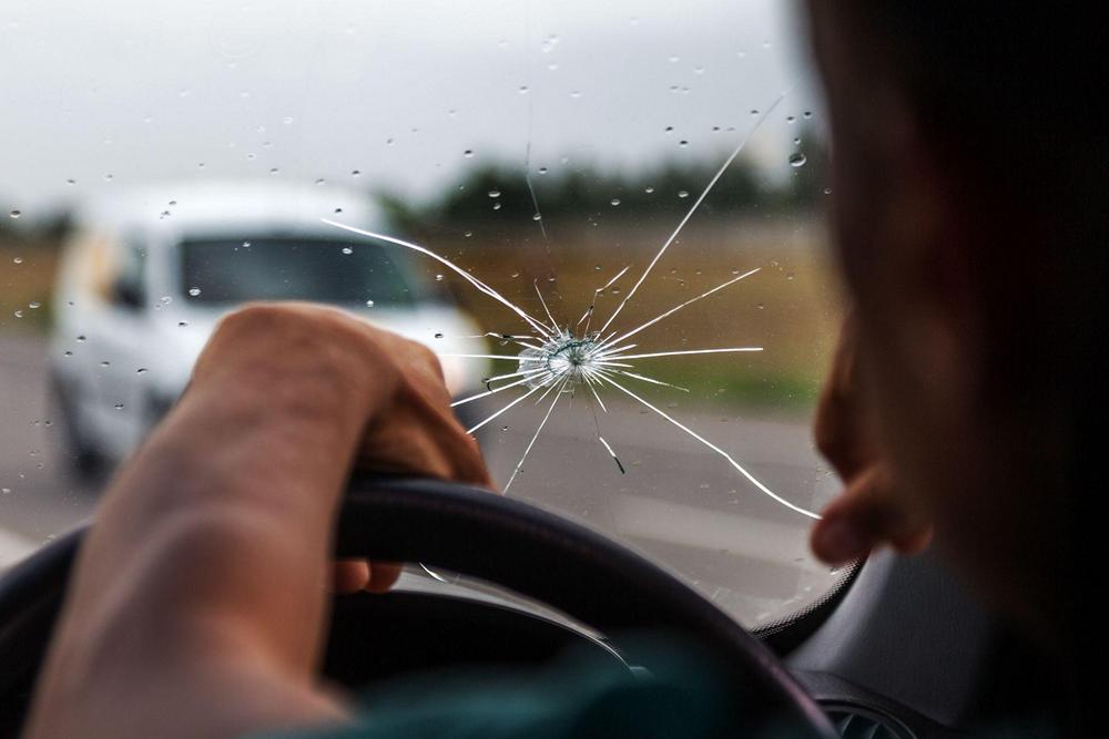 windshield-crack.jpeg